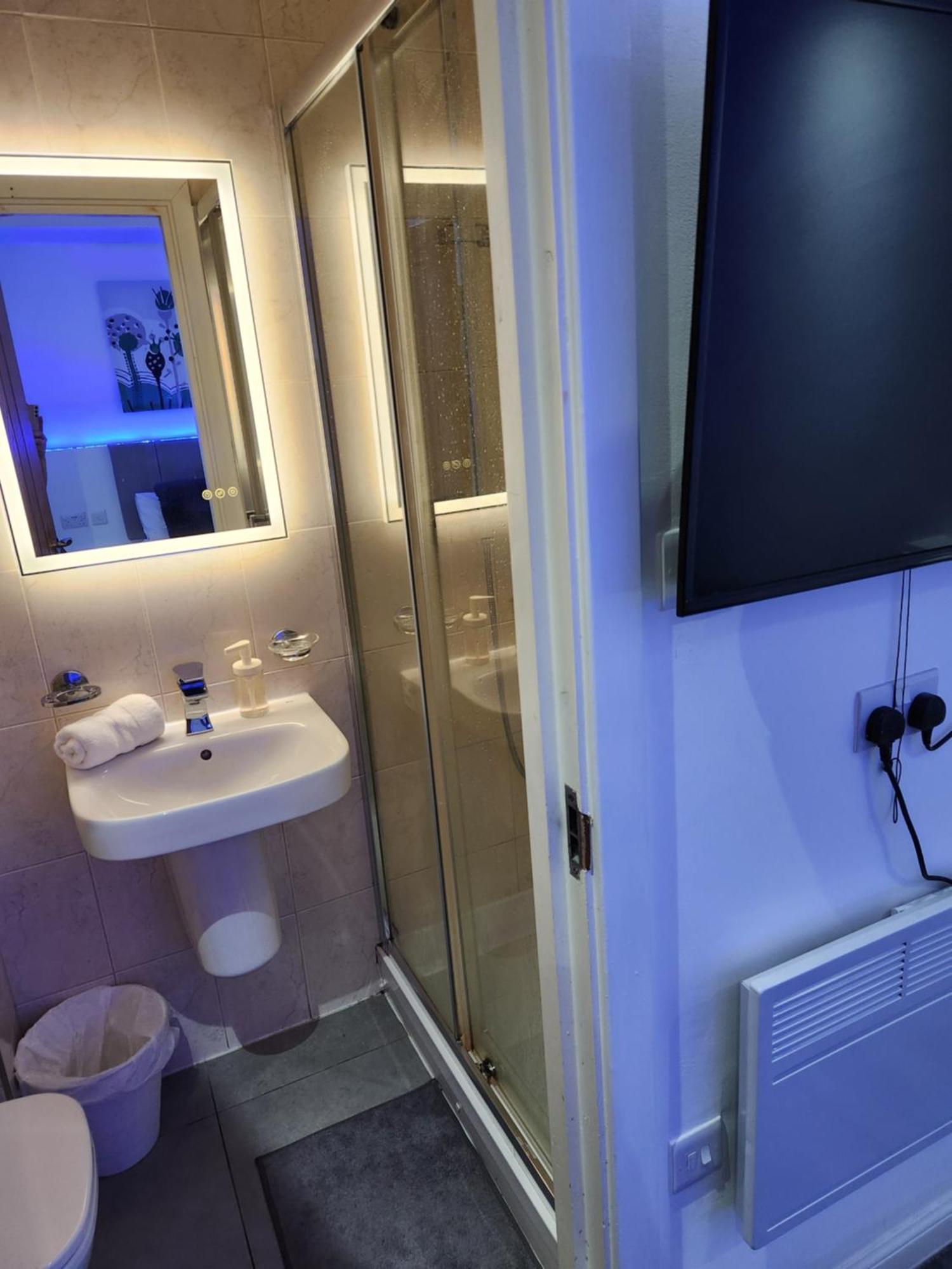 Double Room with Private Bathroom,1529682319:JPEG